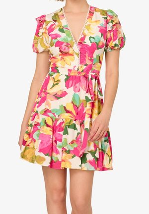 Kort blomsterwrap-kjole med pufærmer, V-udskæring med blondetrim og et bånd i taljen i livlige gule, pink, grønne og cremefarver.