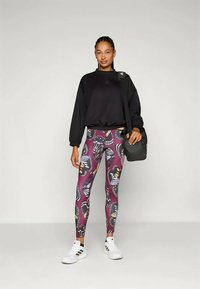 adidas Performance FARM LEGGINGS - Leggingek - black/amazon red/energy ink