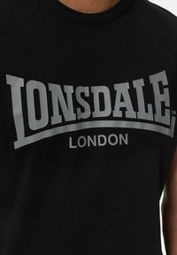 Lonsdale Marškinėliai su spaudiniu - black white grey