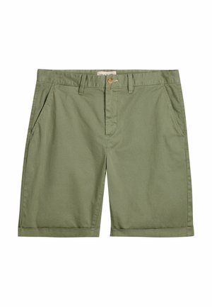 Pantalones cortos de color verde oliva, fabricados en algodón, con un diseño plano en la parte delantera, dos bolsillos laterales y un dobladillo remangado. Presenta un cierre de botón en la cintura.