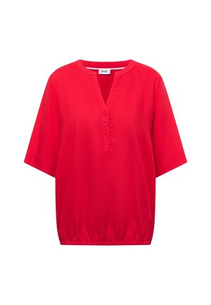Blusa roja de manga corta con escote en V, tres botones delanteros, corte suelto y bajo elástico.
