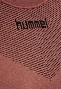 Hummel FIRST SEAMLESS - Apatiniai marškiniai - marsala