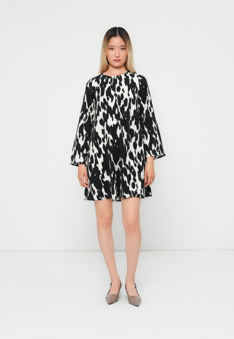 JDY JDYDREW LIFE O-NECK DRESS - Kasdienė suknelė - cloud dancer/black structure