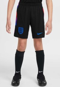 Shorts de football noirs avec un logo Nike bleu, présentant un accent coloré en dégradé sur les côtés et un badge brodé de l'Angleterre à l'avant.