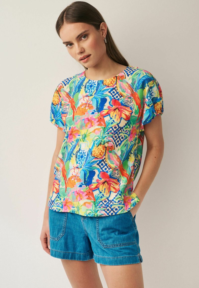 Next - GATHERED SHORT SLEEVE TEXTURED BOXY REGULAR FIT - Bluse - blue red, Vergrößern