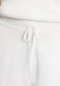 FALKE Short - white