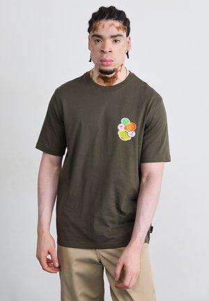 - T-shirt z nadrukiem