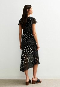 New Look V-NECK MIDI  - Freizeitkleid - black pattern