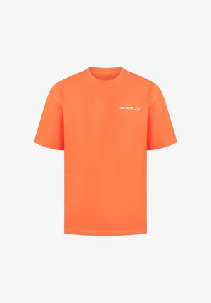 Oranssi puuvillapaita, jossa on pyöreä kaula-aukko ja lyhyet hihat, etupuolella vasemmalla puolella valkoinen "SMILODOX Ltd." -logo.