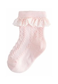 Lyserød babystømpe med blondekant og delikat strikket mønster gennem hele stoffet.