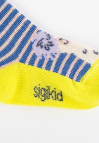 Thumbnail Image 10