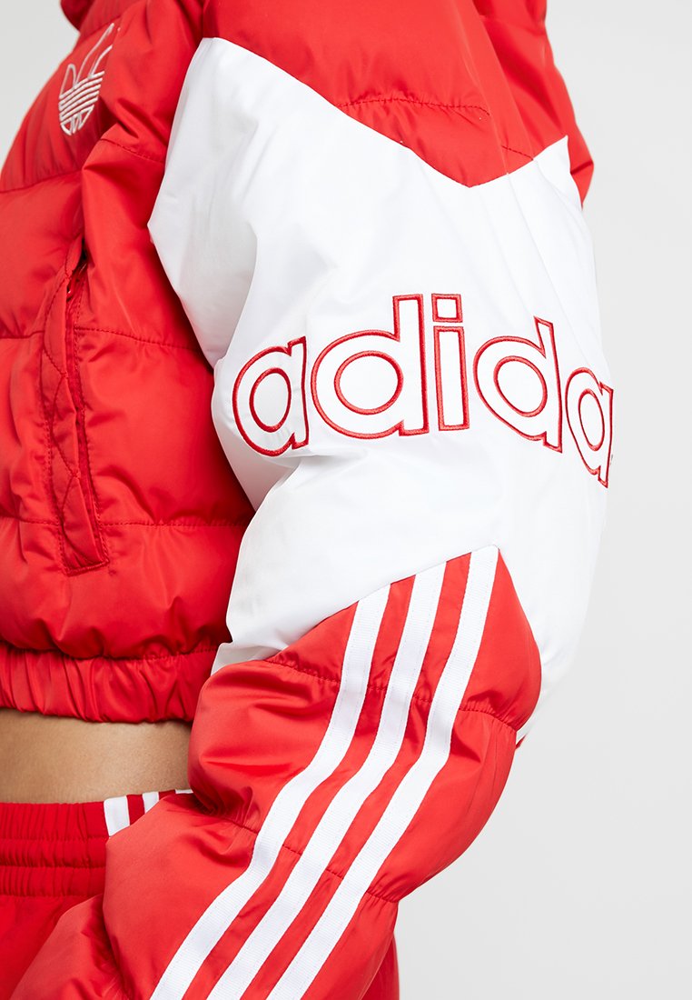 adidas originals cropped puffer jacket in red