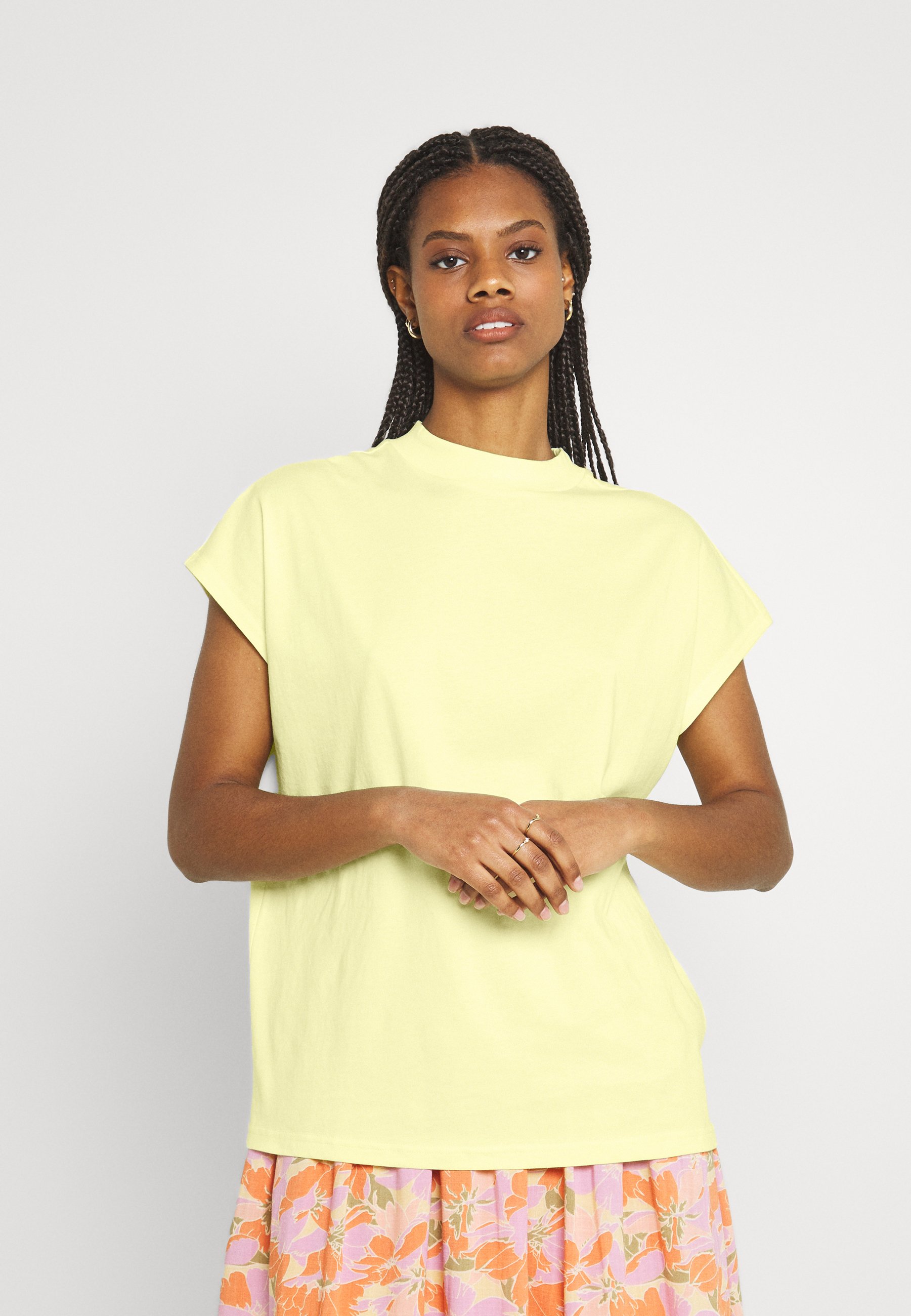 Weekday PRIME - Basic T-shirt - yellow 
