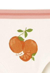Weisse Baumwollunterwäsche mit einem rosa gestreiften Bündchen. Mit einer Grafik von einer Orange und grünen Blättern sowie dem Text "So Sweet."
