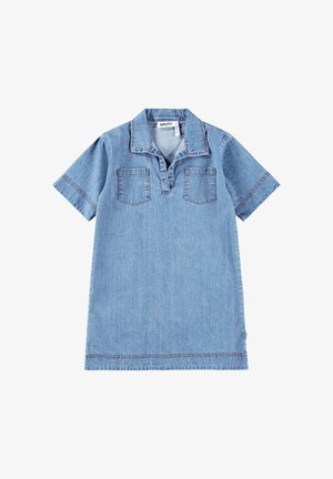 Vaaleansininen farkkupaitamekko, lyhyet hihat, kaulus, kaksi rintataskua ja kontrastiväriset tikkaukset. Puolireidet peittävä pituus, rento istuvuus.