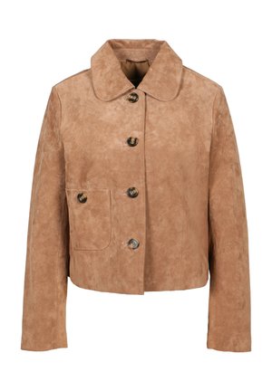 Chaqueta corta de ante marrón claro con mangas largas, cuello redondeado, cuatro botones frontales y un bolsillo con botón en el lado izquierdo.