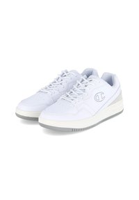 Pantofi sport albaști cu un superior din piele netedă, vârf perforat, accente gri și șireturi plate. Au un logo pe lateral și o talpă texturată.