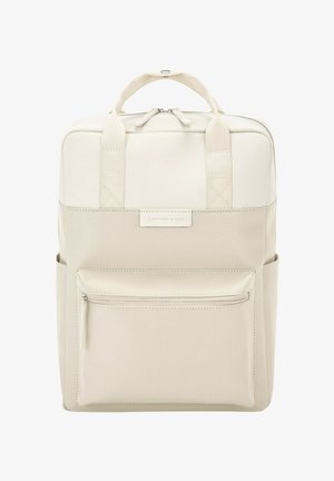 Sac à dos beige clair avec deux poignées supérieures, fermeture éclair lisse, poche zippée à l'avant et poche latérale. Fabriqué en tissu texturé avec un minimum de détails.
