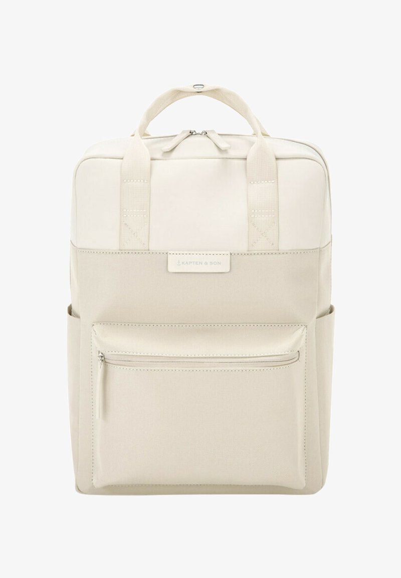 Helle beige Rückenpack mit doppelten oberen Tragegriffen, glattem Reißverschlussverschluss, vorderer Reißverschlusstasche und Seitentasche. Hergestellt aus strukturiertem Stoff mit minimalen Details.