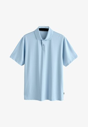 Tricou polo albastru deschis cu mâneci scurte, două nasturi și guler clasic, prezentat pe un fundal alb.