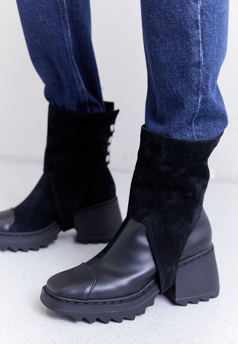 Mas Laus TRANSFORMER BOOTS - Stivaletti con plateau - black/nero ...