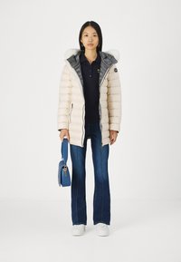 Tommy Hilfiger SLIM SCRIPT GRAPHIC  - Poloskjorter - desert sky
