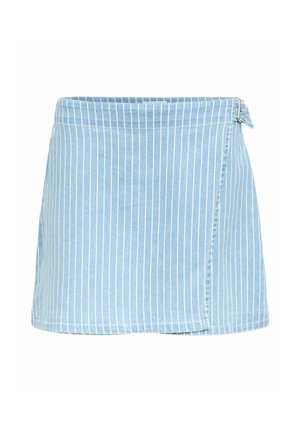 Mini-jupe portefeuille bleu clair à rayures blanches verticales avec une fermeture à boucle latérale.