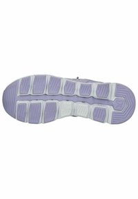 Lila Sohle eines Sport-Schuhs mit einer strukturierten Gummioberfläche, die mit gemusterten Rillen und weißen Akzenten für Grip und Flexibilität ausgestattet ist.