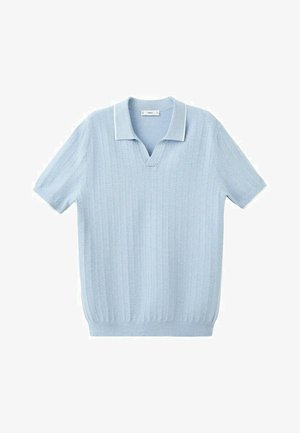 Hellblaues kurzärmeliges Strick-Poloshirt mit strukturiertem Muster und offenem Kragen.