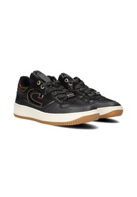 Zwarte sneakers met een textuur, voorzien van metalen details, een circulair logo en gegpatternde veters. Crème rubberen zool met gumaccenten.