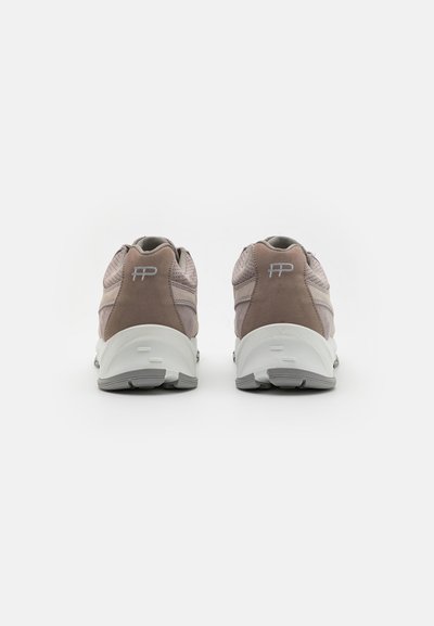 Grey and taupe sneaker featuring a textured upper, padded collar, and a white sole with gray accents and logo detail on the heel.