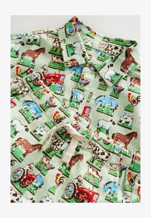 Zelena tkanina košulja s šarenom printom životinja i traktora, s ovratnikom, dugmadi i vezicom na struku.
