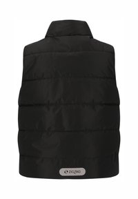 Svart puffer-väst med hög krage, med horisontell quiltning och en silverlogotyp på fållen. Slätt, lättviktsmaterial.