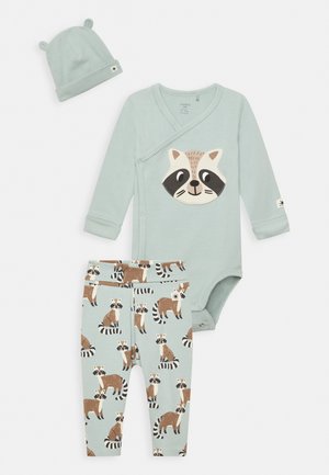 CAP RACCON SET - Pyjama set - light dusty aqua