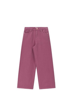 Weit geschnittene Jeans in Mauve mit Fronttaschen, Gürtelschlaufen und einem Knopfverschluss am Bund auf weißem Hintergrund dargestellt.