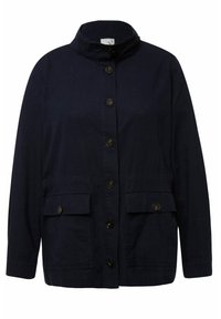Marineblauwe lichtgewicht jas met een opstaande kraag, sluiting met knopen aan de voorkant en twee opgestikte zakken. Zachte stof met een casual ontwerp.