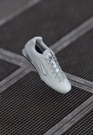 SHOX Z - Baskets basses - silver-coloured/black/metallic silver-coloured