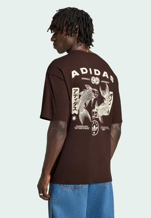 adidas Originals, KOI GFX TEE - T-Shirt print - shadow brown