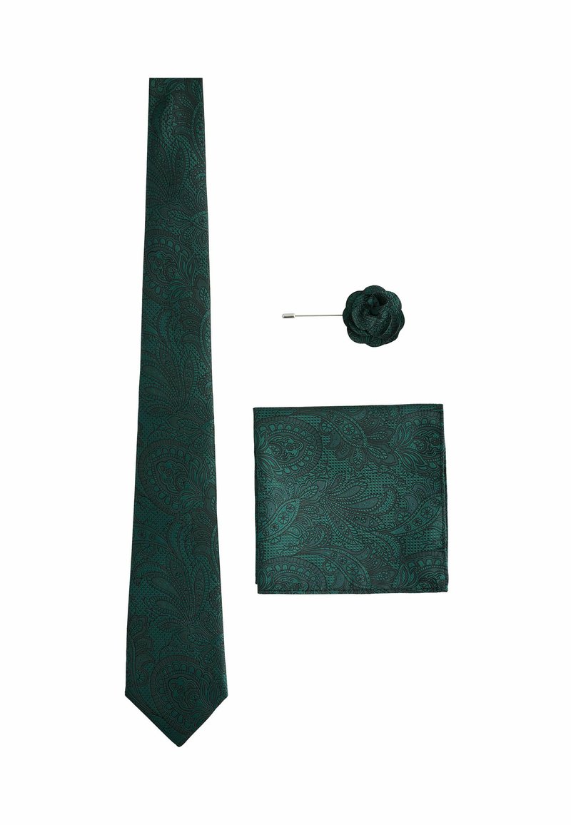 Cravate à motif paisley vert, pochette assortie et épingle de revers florale. Matériau en soie avec une texture lisse et des éléments de design détaillés.