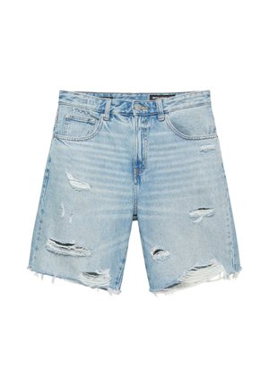 Short en denim bleu clair avec ourlets effilochés et multiples déchirures et usures intentionnelles sur les panneaux avant.
