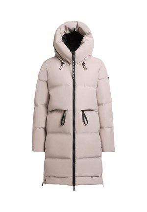Jasno beżowa kurtka puchowa z wysokim kołnierzem, zamkiem z przodu, ściągaczem w talii i bocznymi zamkami. Posiada gładką, błyszczącą teksturę oraz czarne akcenty.