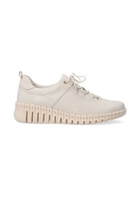 Helle beige Sneaker mit einem strukturierten Lederoberteil, Schnürung an der Vorderseite und einer dicken, geriffelten Gummisohle. Verfügt über goldene Schnürösen und eine Ziehlasche.