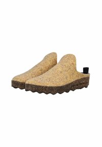 Par de zapatillas de lana tipo slip-on con suelas moteadas marrones y tiradores negros, en ángulo para mostrar los detalles laterales y frontales.