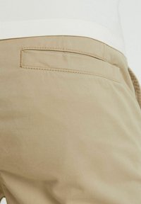 CHASIN' NATE.S GAMMA - Short - beige