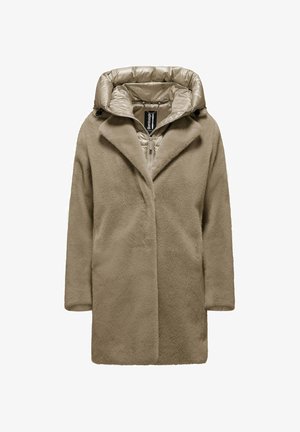 Beige nepbontjas met een afneembare satijnen capuchon. Voorzien van een ritssluiting en zijzakken. Zachte textuur en een ontspannen pasvorm.