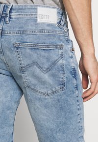 TOM TAILOR DENIM REGULAR FIT - Jeansshort - used light stone blue denim