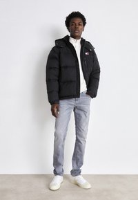 Tommy Jeans SCANTON SLIM - Slim fit jeans - grey