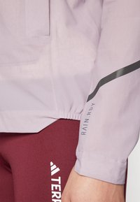 Adidas Terrex TERREX XPERIOR 2.5L LIGHT RAIN.RDY JACKET - Cortaviento - preloved fig