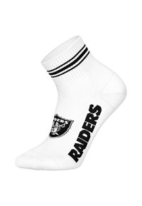 Weiße Knöchelsocken mit schwarzen Streifen am Bündchen und dem Text "RAIDERS". Enthält ein Logo eines Helms auf der äußeren Seite. Hergestellt aus Baumwollmischung.