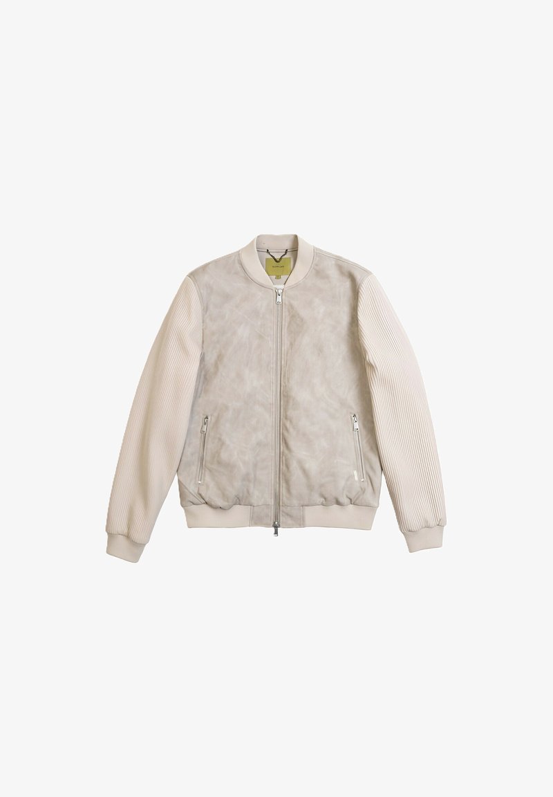 Giacca bomber beige chiaro realizzata in pelle liscia e tessuto a costine; presenta tasche con zip e un colletto aderente.